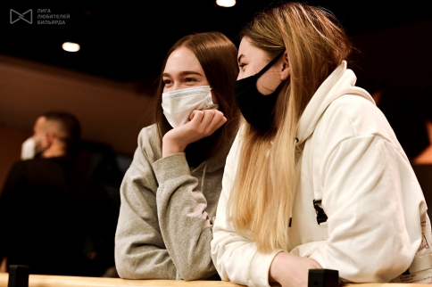 Вот такие очаровательные девушки приходят на турниры