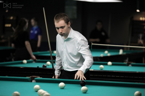 Игорь Болотов думает, какой шар снять выгоднее