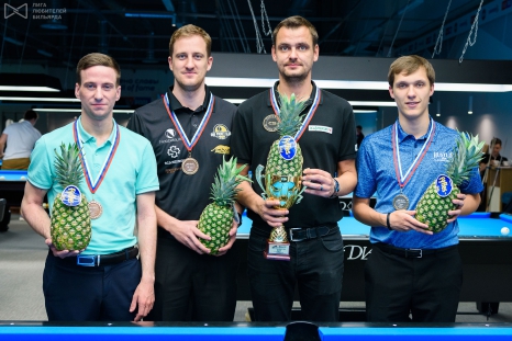 Руслан Чинахов подтвердил свой класс, а Петербург радуется за Андрея Солодского (крайний слева)