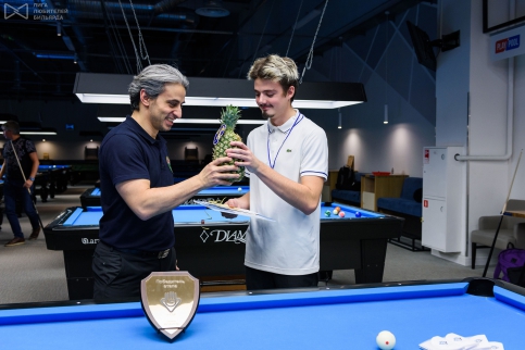 Самый крупный ананас вручается победителю этапа