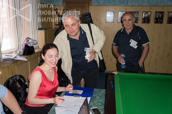 Александр Светличный во время регистрации на чемпионате города Ростова-на-Дону по "Свободной пирамиде", лето 2016 года