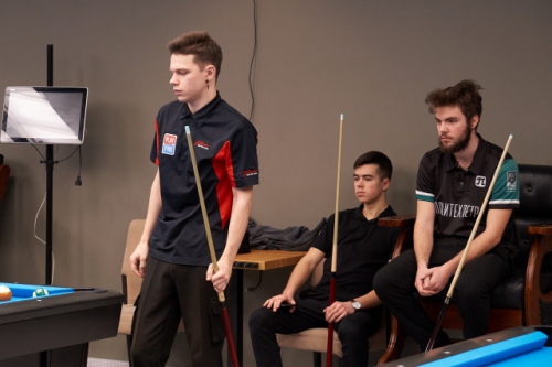 "Сейчас бы за первый стол, там сукно приятнее..."