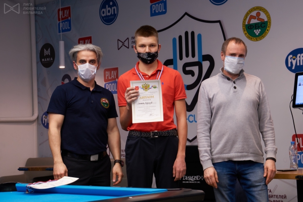 Леонид Серов