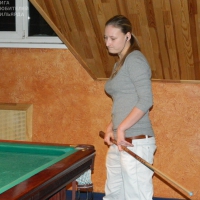 Бильярдистка, танцовщица и просто красивая девушка Егорова Лена послушала музыку под игру на бильярде