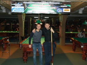 Ярослав Макаров (слева) организатор визита именитых бильярдистов