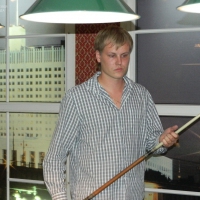 "Эксперт" Денис Колдин, будучи молодым отцом, вырвался в бильярдную