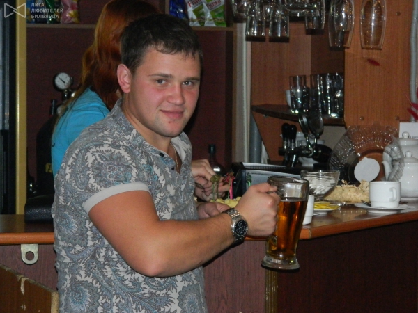 Иван Кожетенков активно болел за друга, предвкушая победу