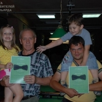 Финалисты с дипломами и болельщиками