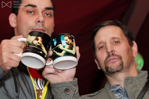 Такие чашки с изображанием себя любимого получил каждый участник финала