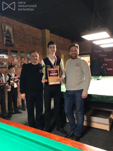 А. Муравьев и О. Яворский с победителем турнира в группе 13-15 лет Ильей Старосельским (Уфа)