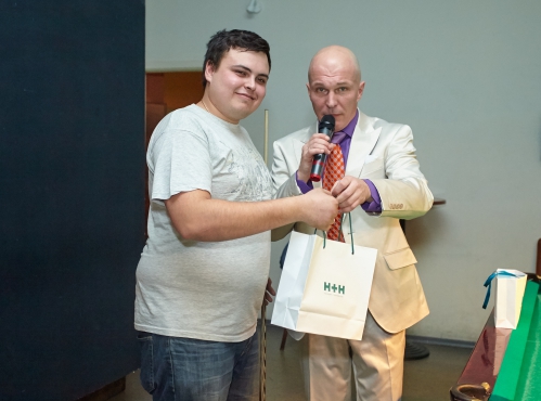 Алексей Петин из команды «Веселые ребята» не только сорвал банк Кубка, но и получил приз за успешное исполнение сложного удара