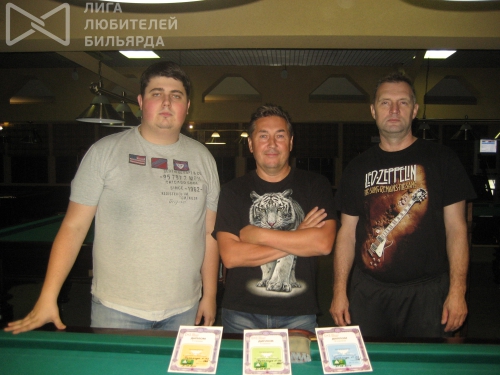 Самым довольным выглядит финалист Виктор Довженко