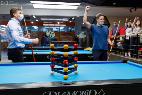 Артисты просят поддержки у зрителей