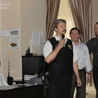 От имени инициатора Золотой Лиги А. Цигельникова на открытии выступил В.Козинов