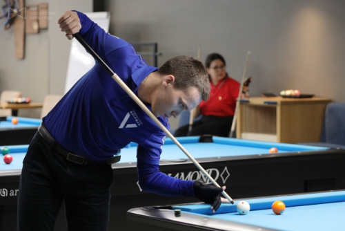 Кто-то из соперников откусил половину кия Ивана Соломатина