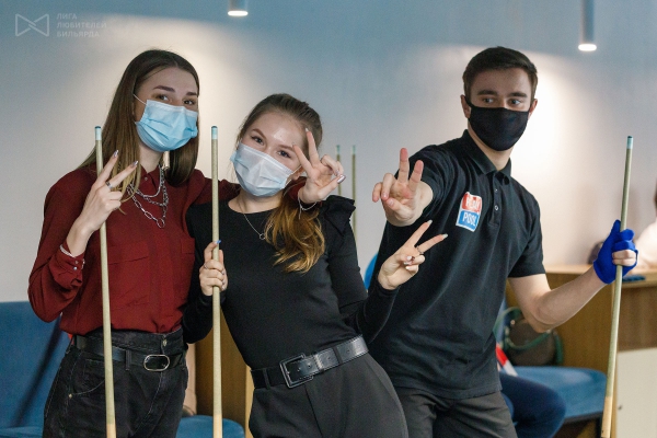 Девушки из Технологического института и Гавриил Петров из ГУАПа