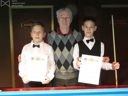 Борис Васильевич Иванов со своими учениками