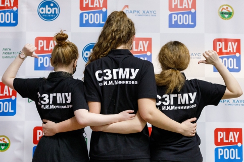 Девушки из СЗГМУ имени Мечникова снова в полном составе и в форме Вуза. Пример для подражания многим участникам U-CUP