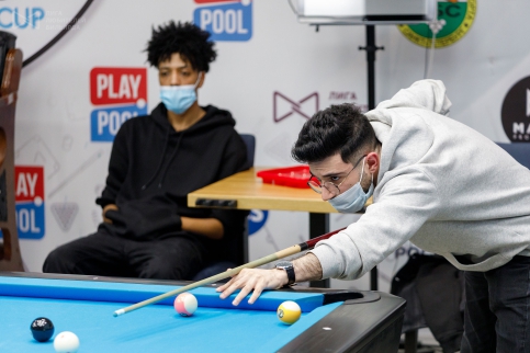 Эфиоп Иоханнис Гемечу наблюдает за игрой своего сирийского друга Халеда Омеша. U-Cup это еще и дружба народов!