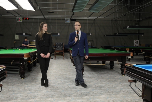 Качество крутых судей — скрещенные ноги