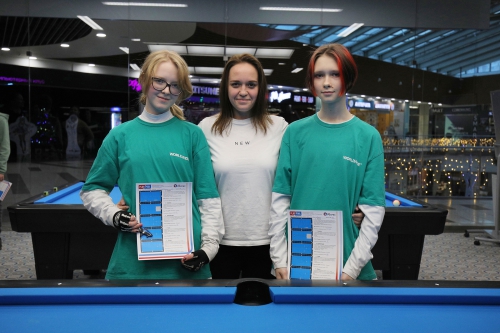 Буквально только что открытая бильярдная секция в школе № 291 также была представлена двумя ученицами с тренером!