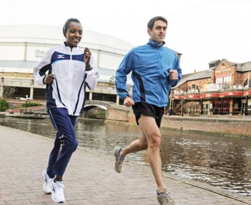 Ронни на пробежке с трехкратной олимпийской чемпионкой Тирунеш Дибабой