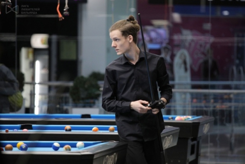 Никита Струнов продумывает, как не дать противнику подойти к столу