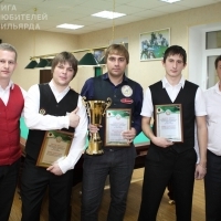 Чемпионы в окружении организаторов