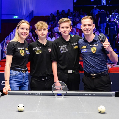 Финалисты Fillers' Junior Ван Беркель и Лаикре в компании четы Филлеров