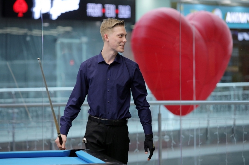 Алексей увидел судью со значком PRO и уже продумывает пути отступления