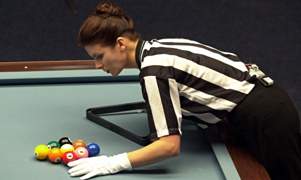 Микаэла Табб за работой (фото - Tom Jenkins)