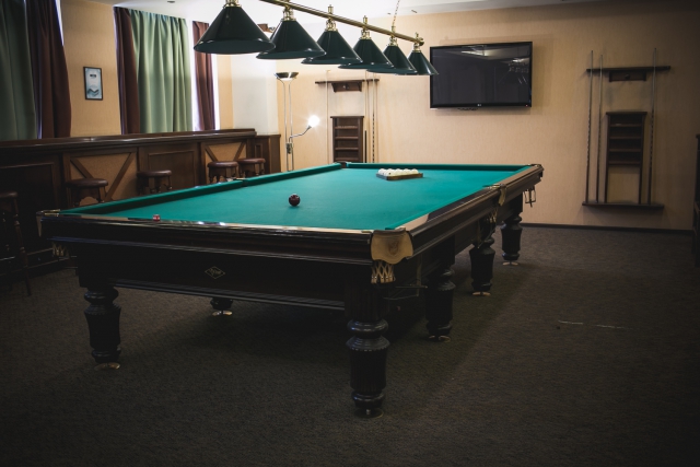 Уютный Бильярдный клуб . Распрадает оборудование !