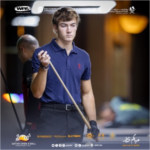 У стола Арсений Ковалерчик