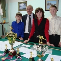 Участники Первенства с главным судьей Николаем Федоровичем Воробьевым